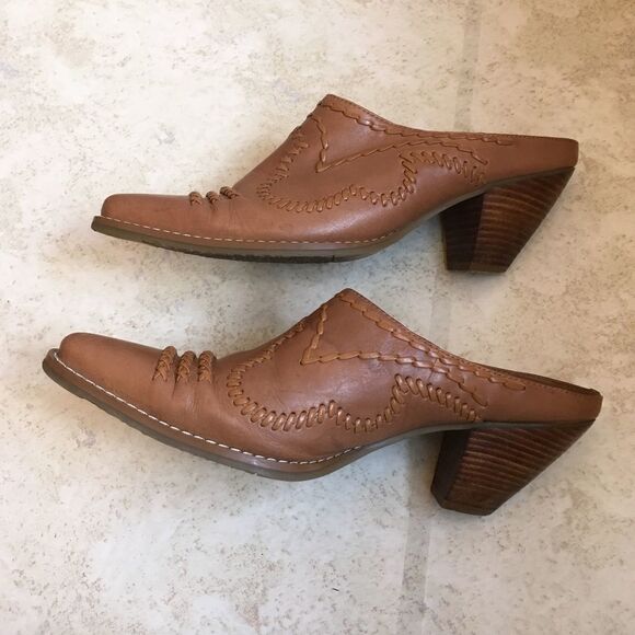 ‎WHITE MOUNTAIN BRONCO TOOLED LEATHER MULES - Picture 7 of 10